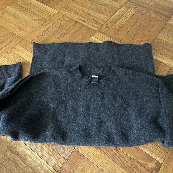 Bloomingdale's Cashmere Sweater - Picture 3 of 5